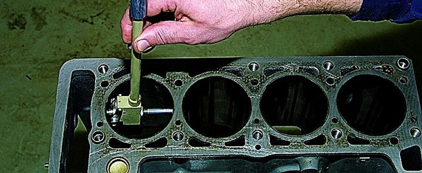 Замір циліндрів поршневої групи для розточування